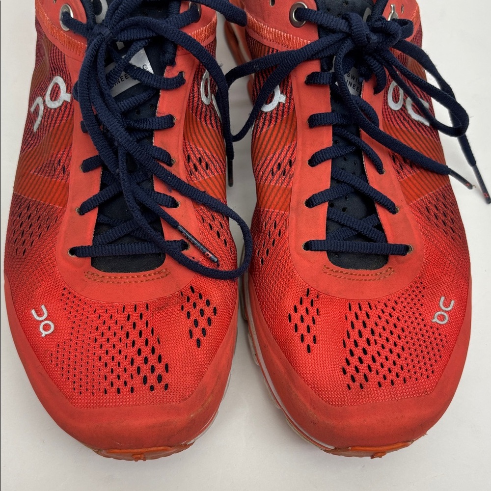 On Clouds Running Athletic Sneakers with Navy Laces SZ 7 women’s, box 34 - Picture 10 of 10